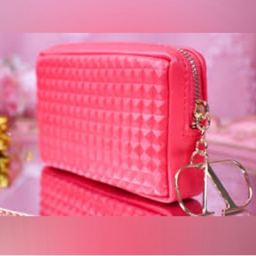 ⚜️Valentino Garavani  Beauty Studded Premium Clutch / Bag with "V" Logo